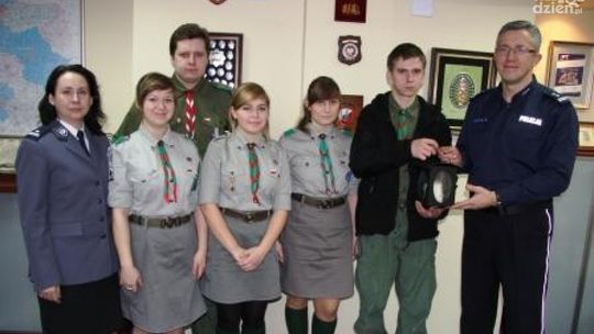 Betlejemskie Światło Pokoju w radomskiej komendzie policji