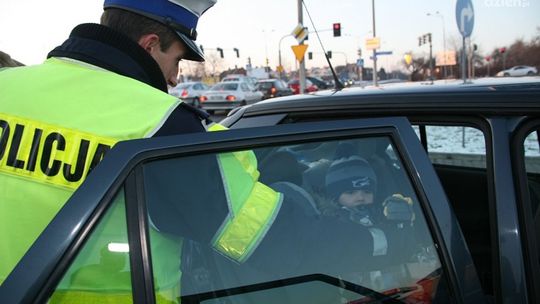 Bez prawa jazdy zabrał koleżanki na przejażdżkę
