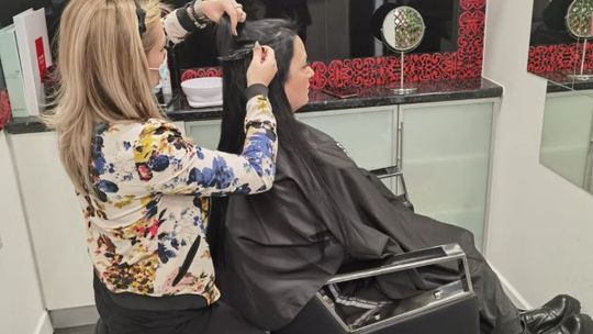 Bezpieczne farbowanie i przedłużanie włosów