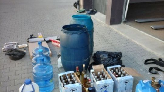Białobrzegi. Nielegalna broń, alkohol i papierosy