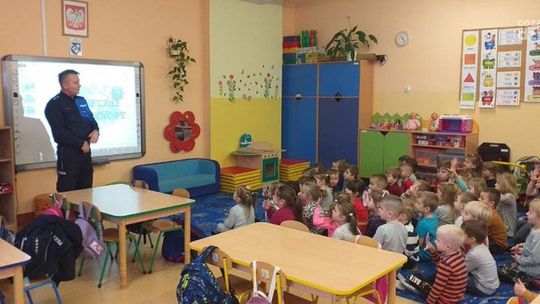 Białobrzegi. Policjanci z wizytą u najmłodszych