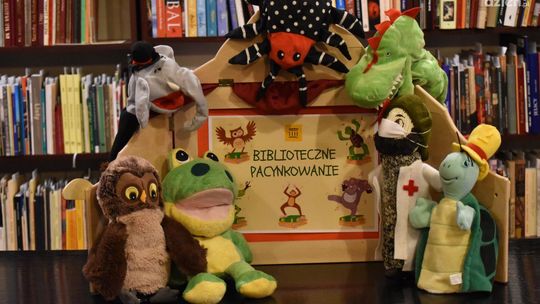 Biblioteczne pacynkowanie