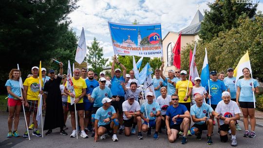 Biegną do Częstochowy. Wyruszyła Diecezjalna Pielgrzymka Biegowa