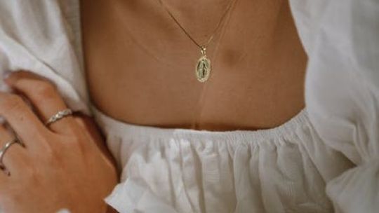 Biżuteria ślubna - jaka biżuteria jest modna?