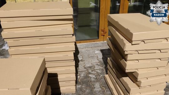 Blisko 110 tys. nielegalnych papierosów przejętych pod Radomiem. Straty Skarbu Państwa mogły wynieść 200 tys. złotych Blisko 110 tys. nielegalnych papierosów przejętych pod Radomiem. Straty Skarbu Państwa mogły wynieść 200 tys. złotych