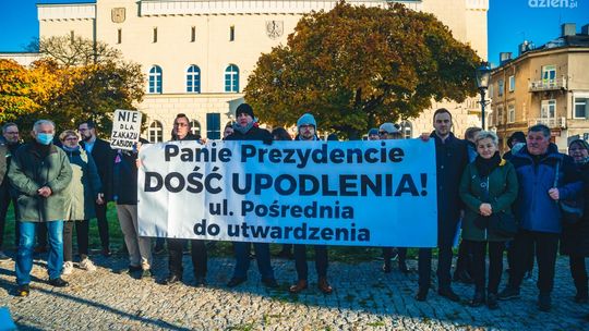 Blokowisko, a droga jak na wsi