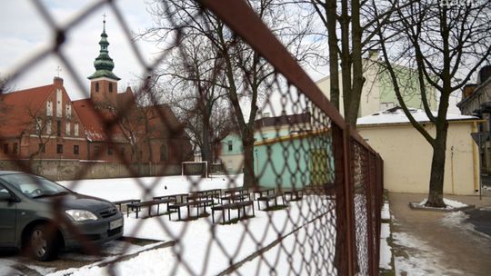 Boisko przy I LO? Tak, ale później i drożej