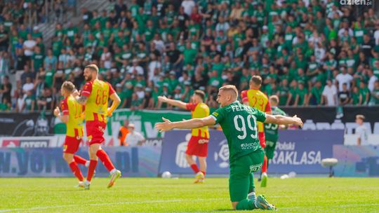 Bolesna porażka Radomiaka Radom w starciu z Koroną Kielce. Koniec zwycięskiej passy!