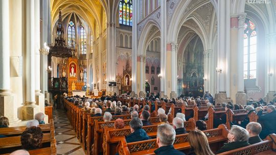 Boże Ciało. Transmisja mszy św. z Katedry O.N.M.P w Radomiu