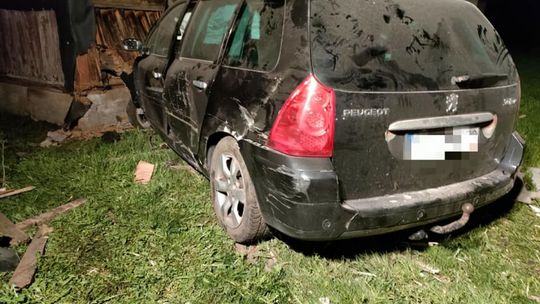 Boże. Pijany 51-latek wjechał w dom