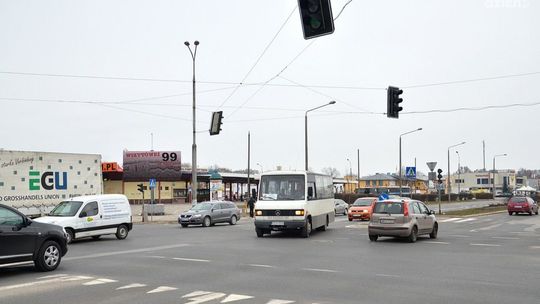 Brakuje bezpiecznych lewoskrętów koło Starego Ogrodu