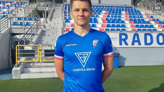 Bramkostrzelny napastnik w Broni Radom. W ostatnim sezonie zdobył 20 goli