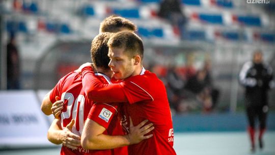 Broń na półmetku. Wiosną powalczy o więcej