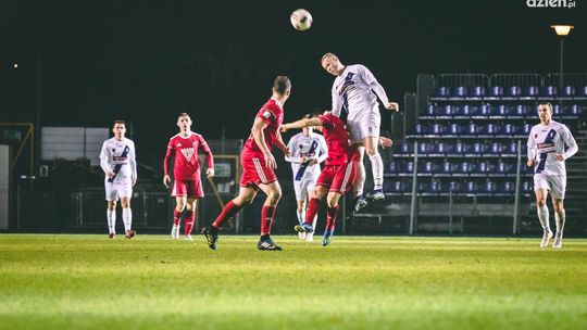 Broń podejmie podrażnionego lidera. W tym meczu wszystko jest możliwe