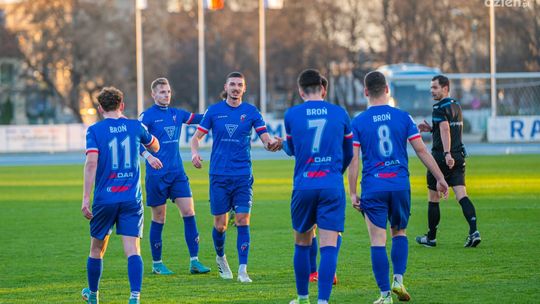 Broń Radom, już bez większej presji uległa Pelikanowi Łowicz