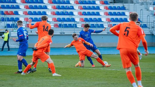 Broń Radom podejmie Wartę, a Pilica Białobrzegi wyjedzie do stolicy