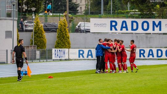 Broń Radom w meczu sąsiadów wysoko przegrała z Unią Skierniewice
