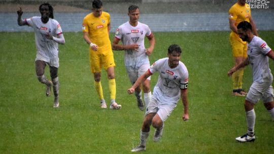 Broń Radom wygrała z Victorią Sulejówek. Mecz przerwany na niemal dwie godziny!