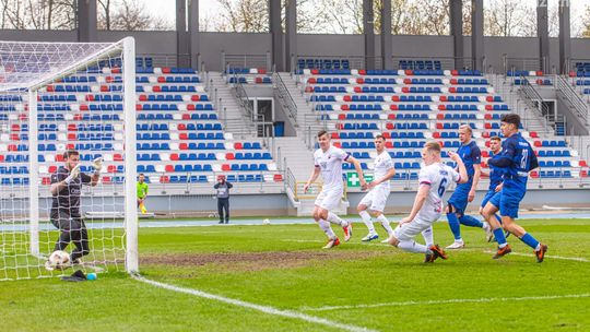 Broń Radom wygrywa z Olimpią Zambrów. Jedyną bramkę uzyskał Wrześniewski