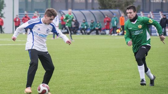 Broń rozpoczeła serię sparingów od porażki