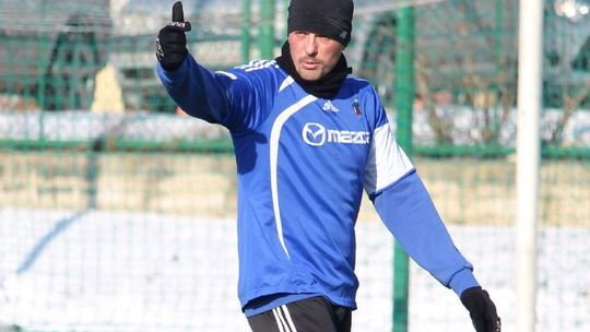 Broń sięgnie po doświadczonego defensora? (VIDEO)