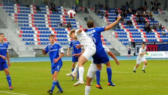Broń - Sokół 1:1. Kolejna "głupia" czerwona kartka
