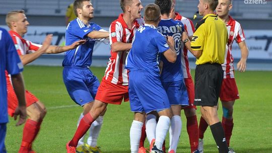 Broń z nowym trenerem, a Pilica na fali. W piątek derby regionu!