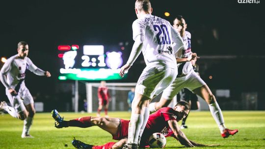 Broń zremisowała w zaległym meczu, choć do przerwy prowadziła dwoma golami