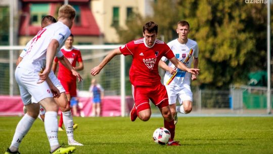 Broń zremisowała z liderem