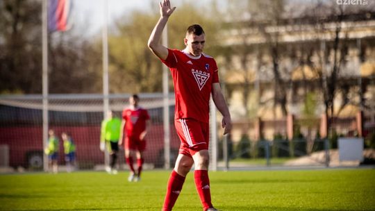 Broń zwyciężyła rzutem na taśmę