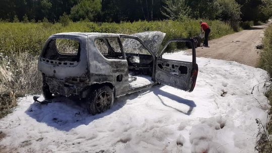 Brzeźnica. Doszczętnie spłonął samochód
