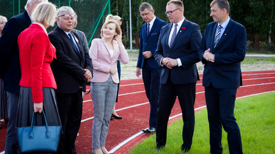 Budowa boisk przy szkołach w gm. Jedlińsk. Anna Krupka z roboczą wizytą 