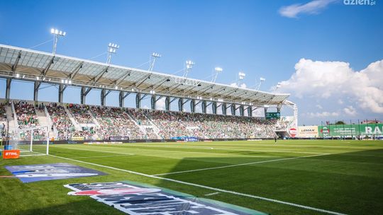 Budowa dwóch trybun na stadionie. Kiedy?