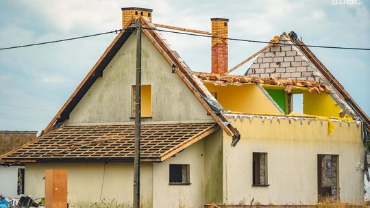 Budowa lotniska. Trwa rozbiórka domów