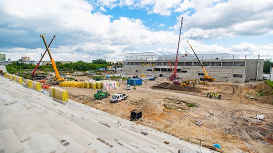 Budowa postępuje, ale czy stadion będzie w terminie?