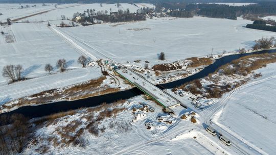 Budują most na Radomce, połączy dwie miejscowości (zdjęcia z dona) Most na rzece Radomce