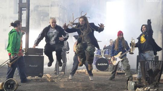 "Budźmy zmysły" - zobacz najnowszy klip zespołu  Alicetea!