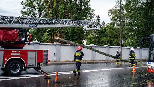 Burza. Ponad 120 interwencji. Zgłoszenia cały czas napływają