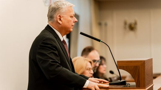 Burzliwa sesja nadzwyczajna w Radomiu. Spór o obchody 50-lecia Czerwca ’76 podzielił radnych Burzliwa sesja nadzwyczajna w Radomiu. Spór o obchody 50-lecia Czerwca ’76 podzielił radnych