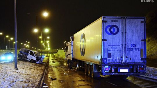 Bus wjechał pod TIR-a. Śmiertelny wypadek na Wojska Polskiego! [AKTUALIZACJA]