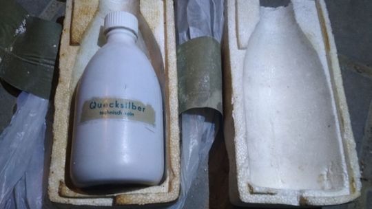 Butelki z rtęcią walały się po ziemi