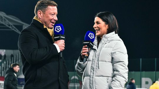 Były trener Radomiaka, Dariusz Banasik na trybunach podczas meczu "Zielonych" meczu z Lechem Poznań