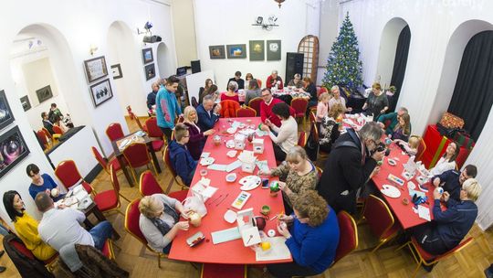 Charytatywne malowanie bombek 