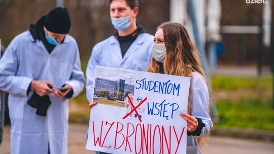 "Chcemy studiować, nie protestować!" 