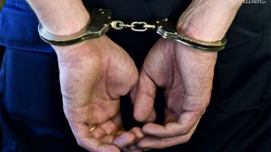 Chciał dać policjantom ponad dwa tysiące złotych łapówki