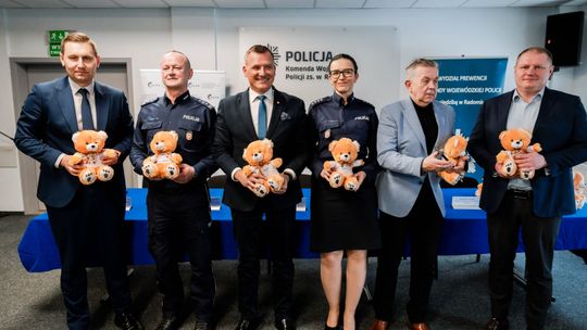 Chrońmy dzieci przed przemocą! Statystyki z regionu są zatrważające Konferencja w KWP z siedzibą w Radomiu