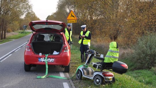 Ciągnął wózek inwalidzki za samochodem. Zapadł wyrok
