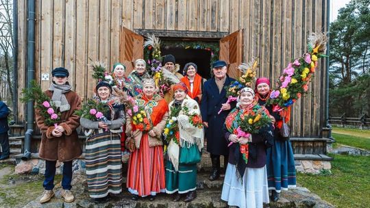 Co daje smaganie palmami? 