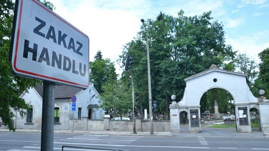 Co dalej z handlem przy cmentarzu przy Limanowskiego?