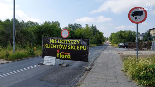 Co jest ważniejsze - baner czy znaki?